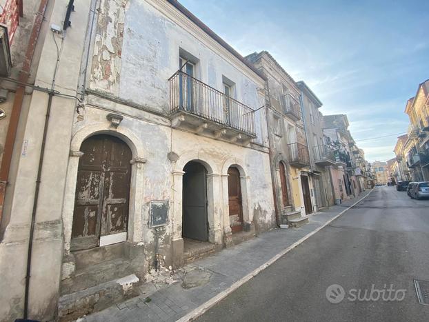 Casetta da Ristrutturare in via C. Troilo Rif.0951