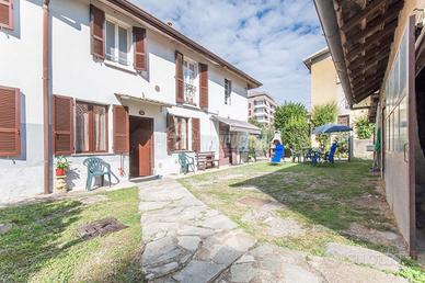 Casa indipendente con giardino e box