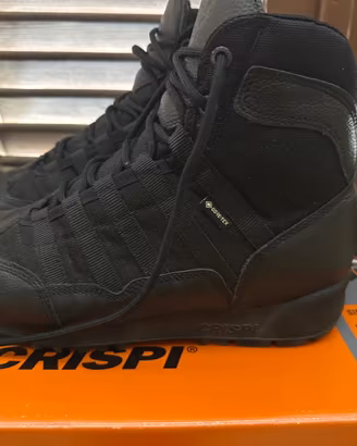 Anfibi militari Crispi numero 41