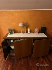 credenza e vetrina in legno