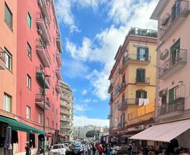 NEGOZIO A NAPOLI