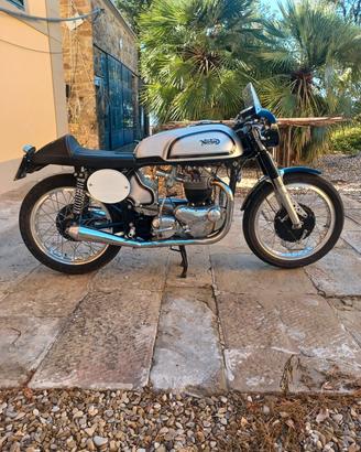 Norton Commando allestimento domiracer 