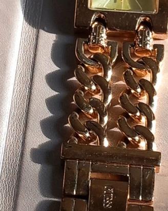 Orologio  GUESS in acciaio color oro Con batteria