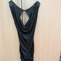 vestito nero scollato con paillettes 