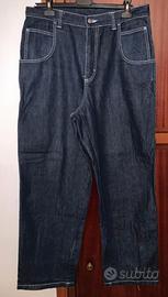 Jeans baggy,  colore scuro.