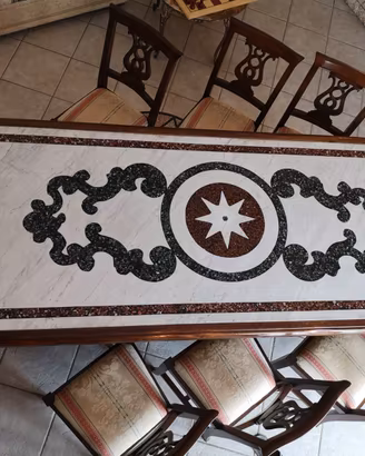 Tavolo in marmo intarsiato