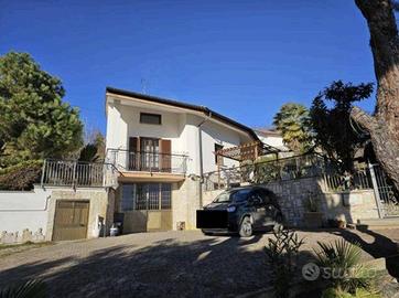 Immobile in asta di 243 m² con 3 locali e box auto