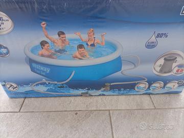 Piscina giardino bambini e genitori