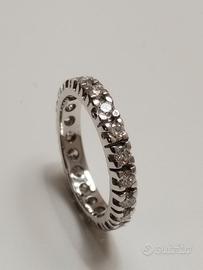 Anello Veretta in oro bianco e diamanti 