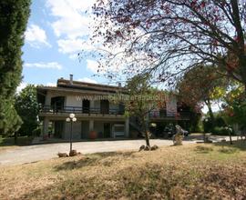 Torrita di Siena villa di 449 mq