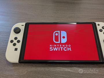 Nintendo Switch OLED Bianca + 2 Giochi + Accessori