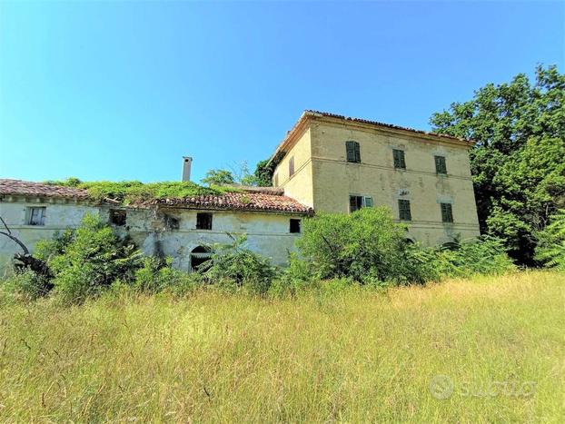 CASALE DA RISTRUTTURARE CON TERRENO A CANDIA