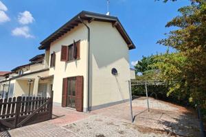 Villetta a schiera di 195 m² con 4 locali e box au