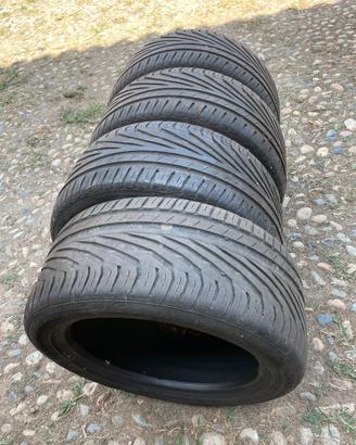 Gomme auto