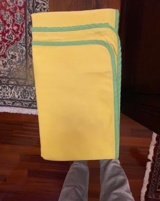 Cuscini, copri cuscini e copri tavolo