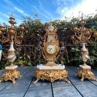 Orologio antico da tavolo con candelabri