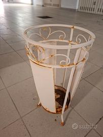 Portaombrelli in metallo