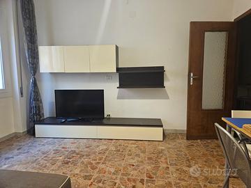 Stanza con salotto privato in centro, via Baylle,