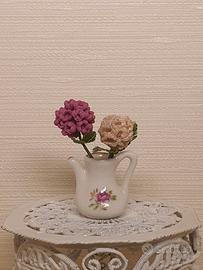 Brocca in porcellana con Ortensie in miniatura