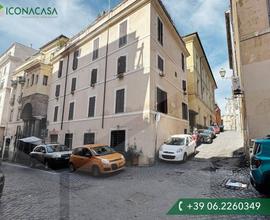 Locale commerciale con entrata indipendente