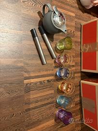 6 bicchieri da the con teiera con infusiera e due