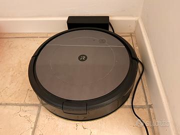 IRobot Roomba combo aspirapolvere e lavapavimenti