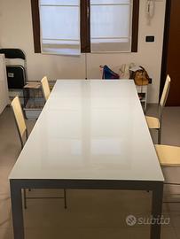 Tavolo in vetro temperato a