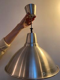 Lampada a sospensione in metallo