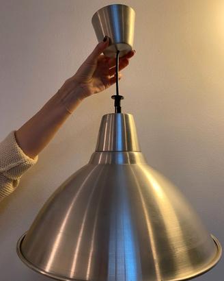Lampada a sospensione in metallo