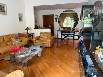 Appartamento di 121 m² con 4 locali e box auto a S