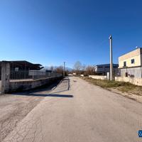 Z.I Vinchiaturo-Piazzale edificabile con struttura