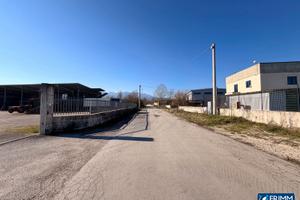 Z.I Vinchiaturo-Piazzale edificabile con struttura