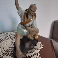 statua raffigurante giapponese 