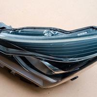 Faro anteriore sinistro Toyota Yaris