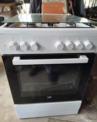 Cucina a gas + Forno elettrico Beko