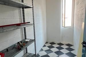 Cantina viale Ansaldo asciutta finestra