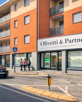 6 vetrine Stazione Bergamo già arredato