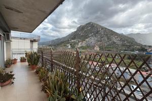 4 vani ristrutturato Zona GIAFAR/R.SICILIANA