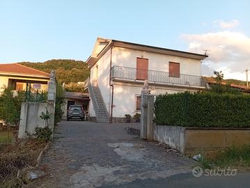 Appartamento più terreno c/da Prato (Filadelfia)
