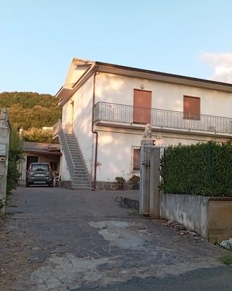 Appartamento più terreno c/da Prato (Filadelfia)