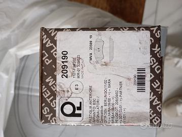 Dischi freno e pastiglie anteriori NUOVO.