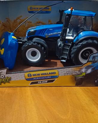 Trattore telecomandato New Holland modellino