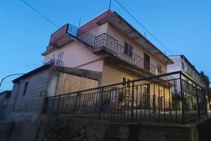 Bifamiliare con giardino e box auto