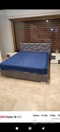 letto matrimoniale imbottito in stoffa con conteni