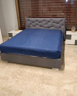 letto matrimoniale imbottito in stoffa con conteni