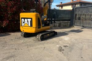 E291-ESCAVATORE CATERPILLER 18Q CON 560 ORE
