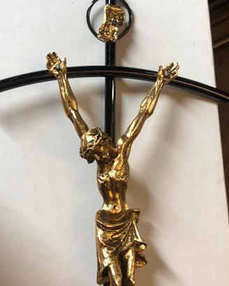 Cristo in metallo di Cipolletti 1993 arte sacra