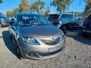 Lancia Ypsilon 1.0 FireFly S&S Hybrid Ecochic Silv
