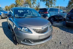 Lancia Ypsilon 1.0 FireFly S&S Hybrid Ecochic Silv
