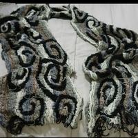 Sciarpa maxi grigia e nera con frange